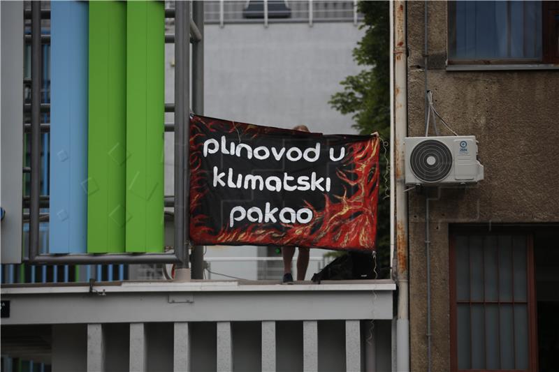 Prosvjedna akcija pokreta Extinction Rebellion Zagreb ispred Plinacro-a