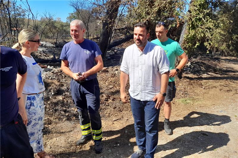 Pulski gradonačelnik Filip Zoričić zahvalio gasiteljima, pilotima i sugrađanima