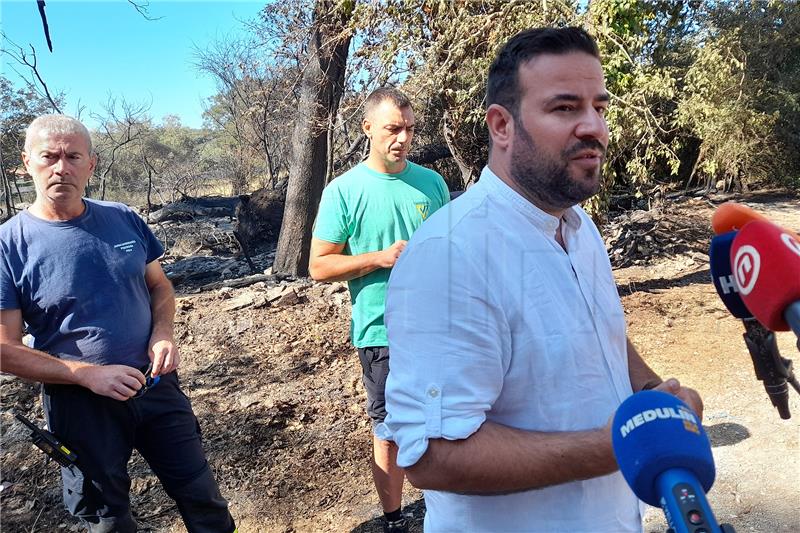 Pulski gradonačelnik Filip Zoričić zahvalio gasiteljima, pilotima i sugrađanima