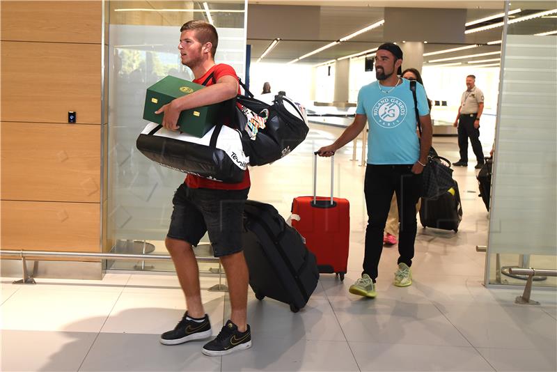 Doček Milija Poljička na splitskom aerodromu