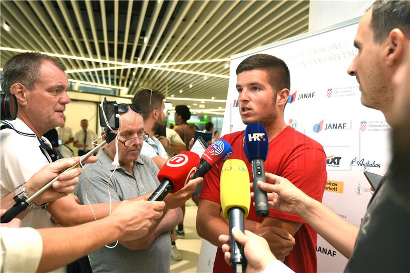 Doček Milija Poljička na splitskom aerodromu