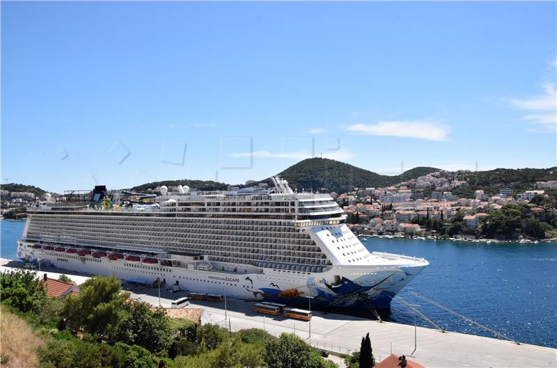 Norwegian Escape u dubrovačkoj luci Gruž