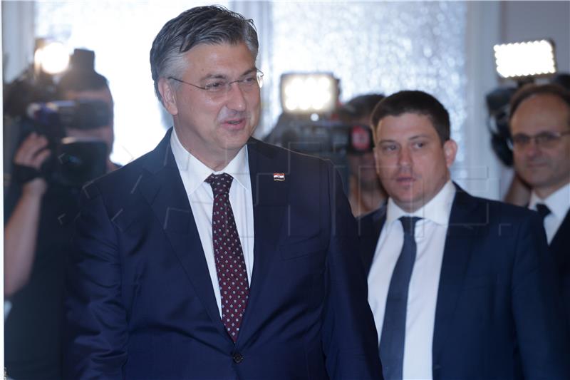 Plenković zahvalio Mariću na 6,5 godina doprinosa u Vladi