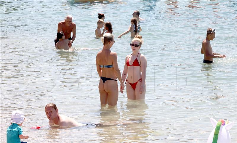 More na plaži Prigradica na Korčuli zagađeno fekalijama