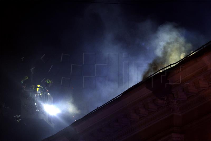 Buknuo požar krovišta u centru Zagreba