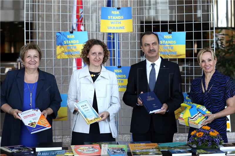 Availability of books helps integration of Ukrainian refugees says minister