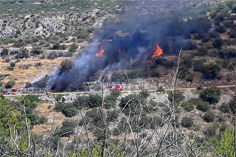 CORRECTING: Croatian firefighters helping their colleagues in neighbouring countries