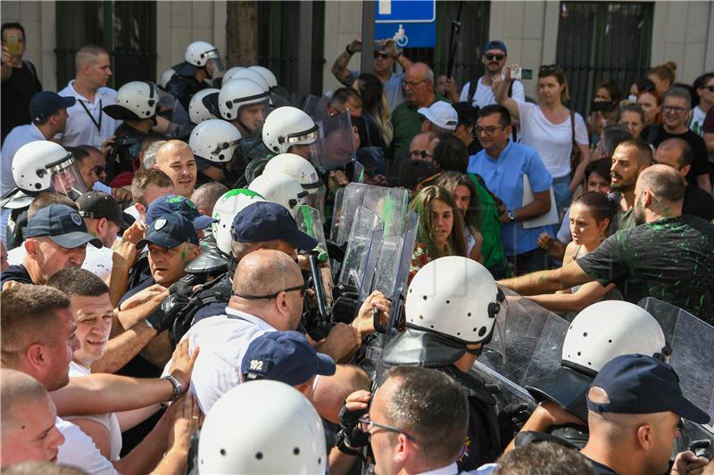 Novi Sad: Nasilni prosvjedi zbog generalnog urbanističkog plana