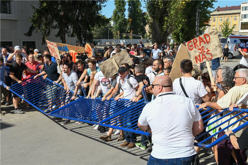 Novi Sad: Nasilni prosvjedi zbog generalnog urbanističkog plana