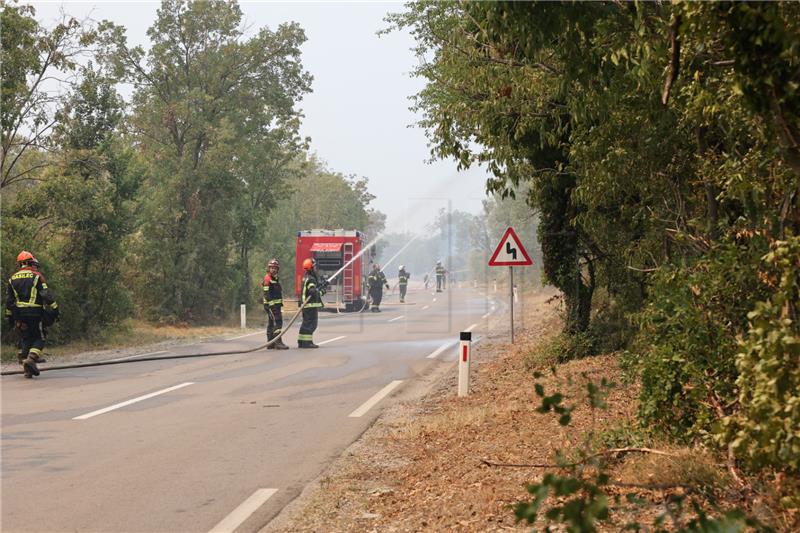 Bura okrenula situaciju s požarom na Krasu,  opet evekuacija u blizini požarišta