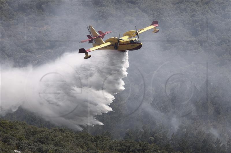 MORH: Na gašenje požara u Sloveniju dodatno upućen Canadair CL-415