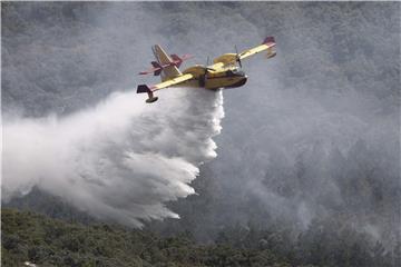 MORH: Na gašenje požara u Sloveniju dodatno upućen Canadair CL-415