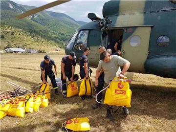 Hrvatski kanader ponovno pomagao u zaustavljanju širenja požara na Blidinju 