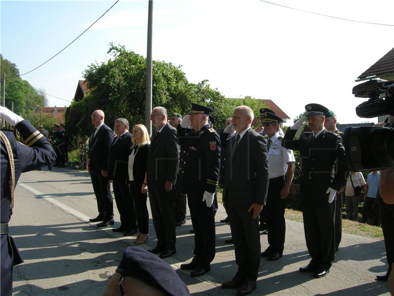 Una river area police who saved fellow villagers in war commemorated