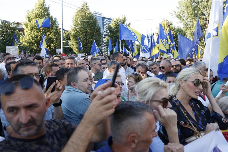 Milanović o prosvjedima u Sarajevu: To je nahuškana rulja