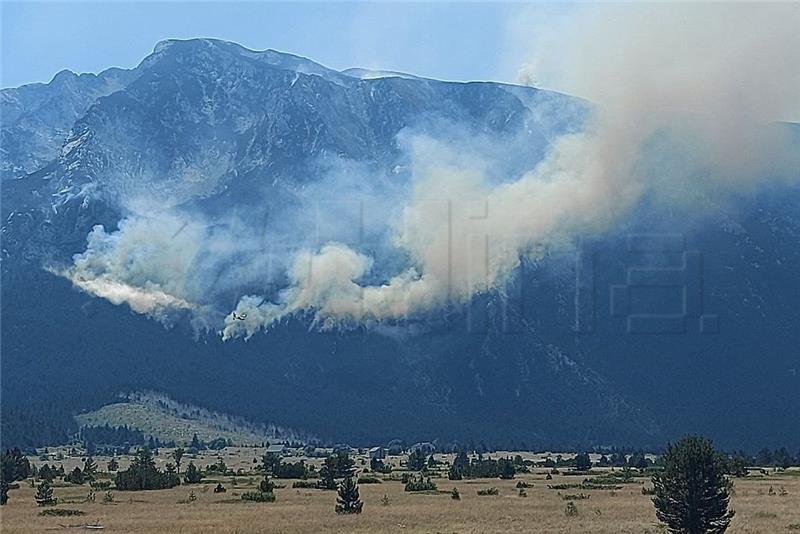 Kiša pomogla gasiteljima na požarištu na planini Čvrsnici, još nije ugašen