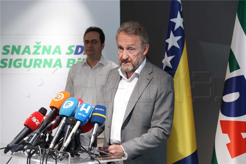 BiH: Izetbegović says he is advocating peace 