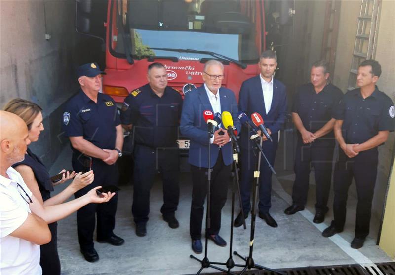 Božinović: Cause of Orašac wildfire and fireman's death being investigated