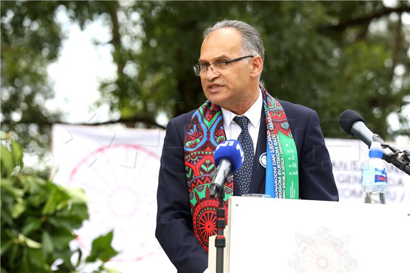 Roma MP, ex-president, Zagreb mayor address press after Uštica commemoration