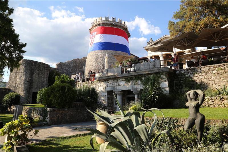 Na Trsatskoj gradini 25-metarska zastava u povodu obljetnice VRO Oluje