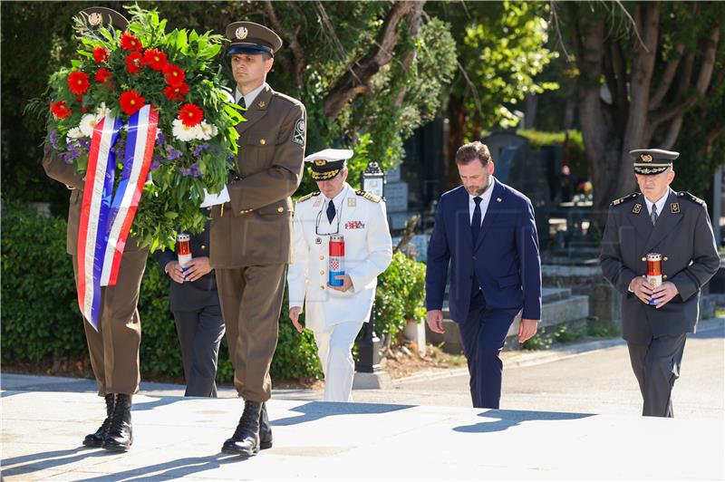 MORH položio vijence na Mirogoju povodom Dana pobjede