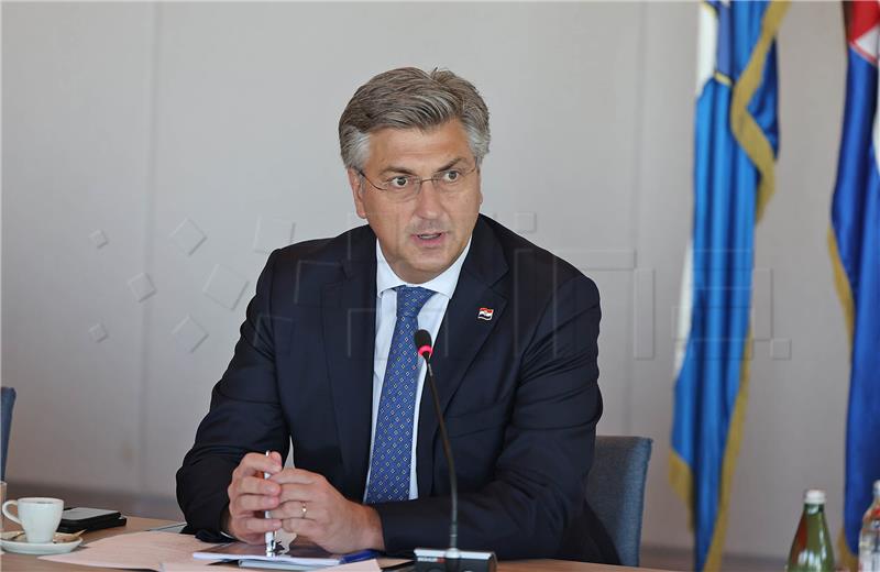 Plenković i ministri u Zadru sa županima i gospodarstvenicima