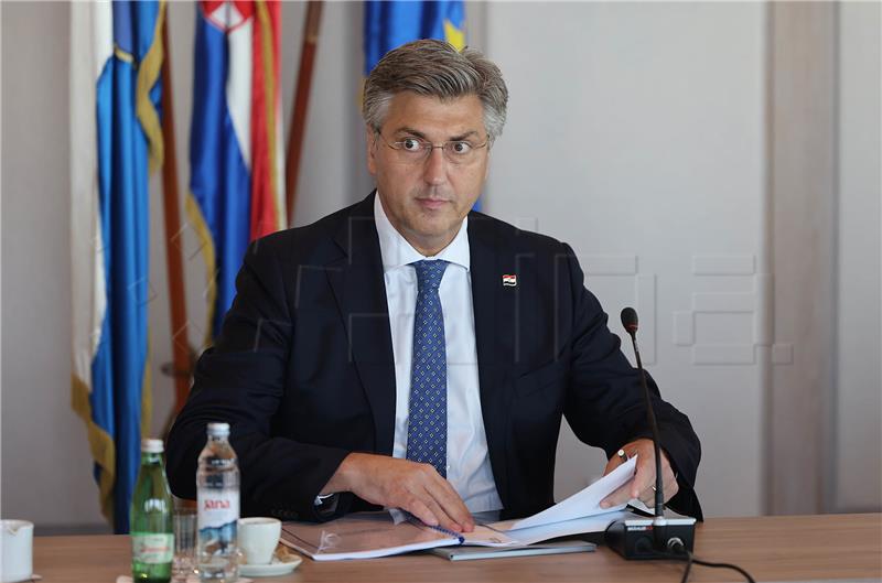 Plenković i ministri u Zadru sa županima i gospodarstvenicima