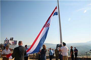 Na Kninskoj tvrđavi podignuta hrvatska zastava