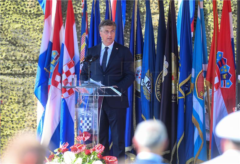 Govori povodom obilježavanja Dana pobjede na stadionu NK Dinara