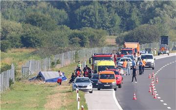 U prometnoj nesreći poginulo 12, a ozlijeđeno više od 40 putnika