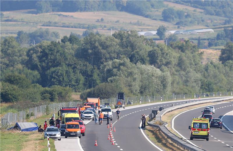 U prometnoj nesreći poginulo 12, a ozlijeđeno više od 40 putnika