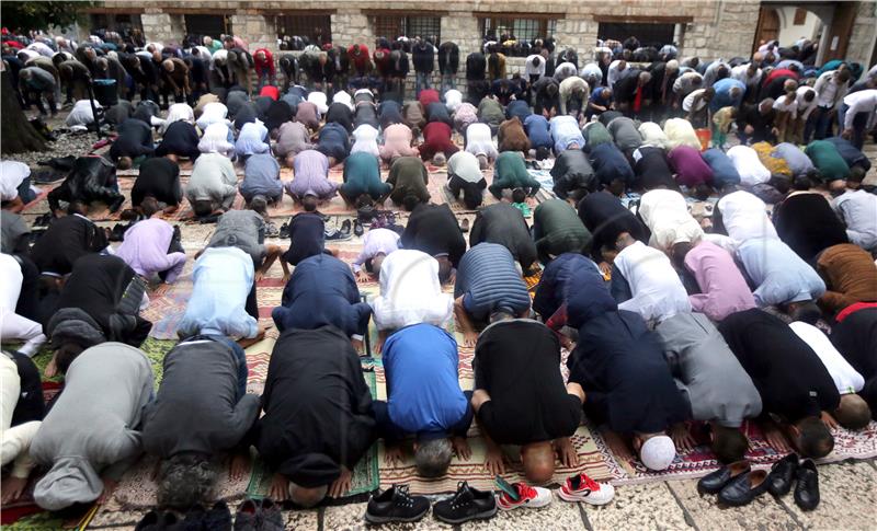 Bosnia's Catholics and Muslims build mosque together near Tomislavgrad