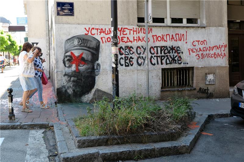 Grafit s likom četničkog vođe Draže Mihailovića prebojan petokrakom