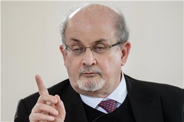 Rushdie izboden u vrat, njegovo stanje nije poznato