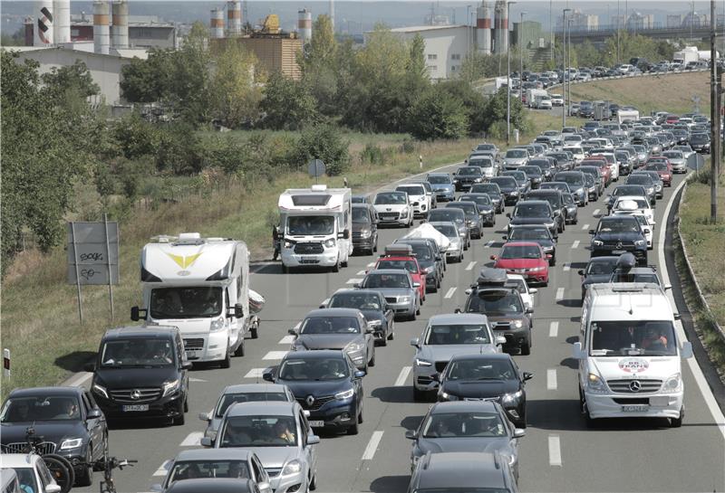 Prometne gužve na cestama prema moru