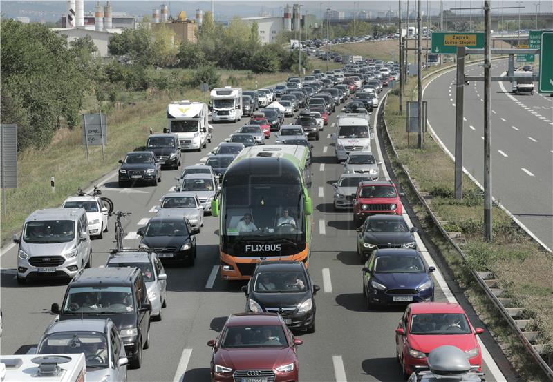 Prometne gužve na cestama prema moru