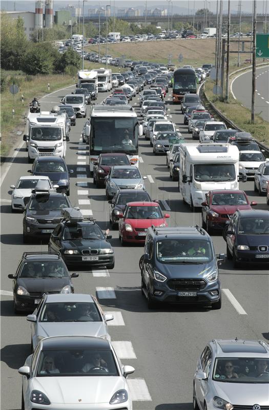 Prometne gužve na cestama prema moru