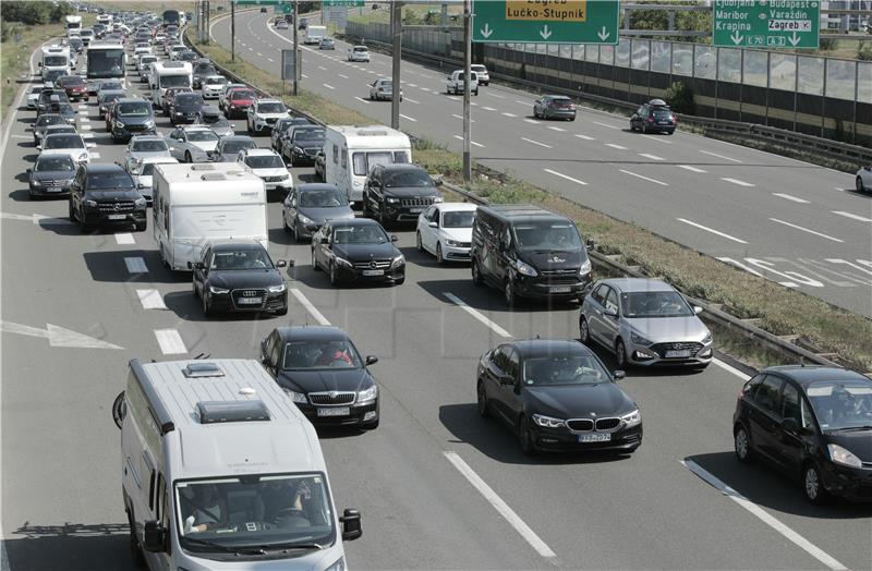 Prometne gužve na cestama prema moru