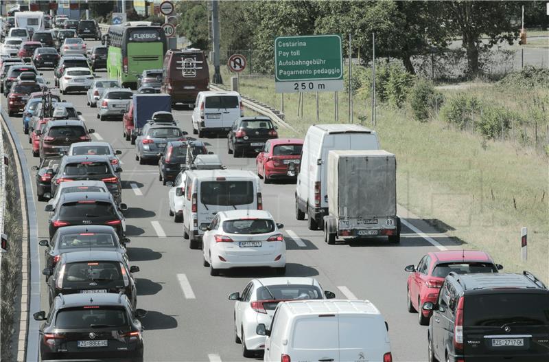 Prometne gužve na cestama prema moru