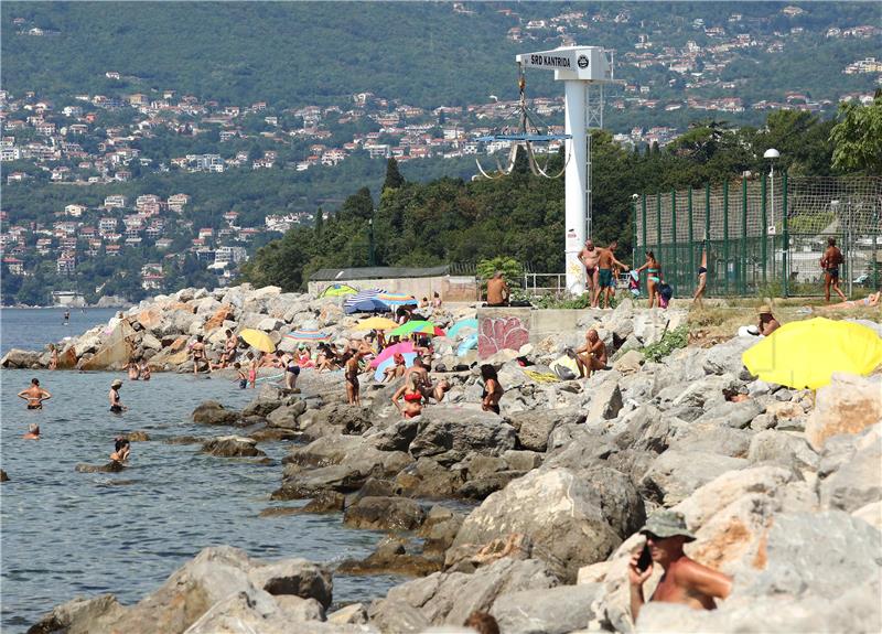 Rijeka: Riječke plaže pune kupača