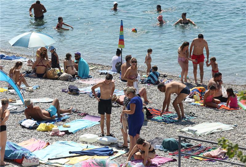 Rijeka: Riječke plaže pune kupača