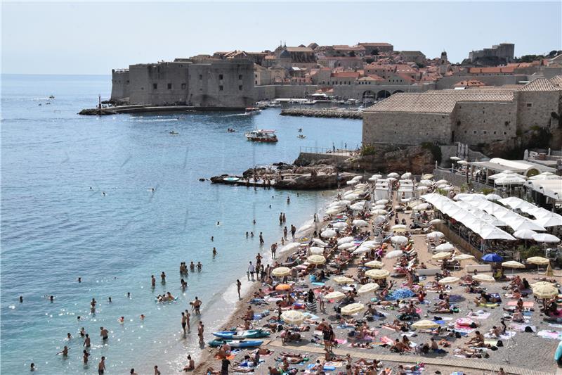 Dubrovnik: Brojni kupači na plaži Banje