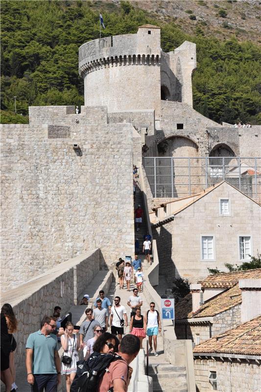 Dubrovnik: Turisti u šetnji povijesnom jezgrom