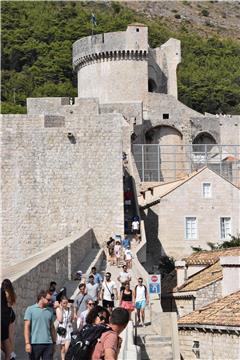 Dubrovnik: Turisti u šetnji povijesnom jezgrom