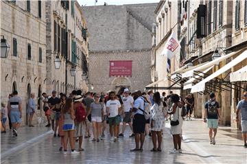 Dubrovnik: Turisti u šetnji povijesnom jezgrom