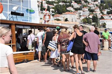 Dubrovnik: Turisti u šetnji povijesnom jezgrom