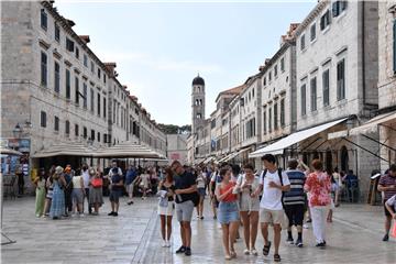 Dubrovnik: Turisti u šetnji povijesnom jezgrom