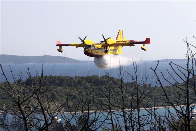 Pod nadzorom požar na području Vrpolja, izgorjelo 100 ha šume