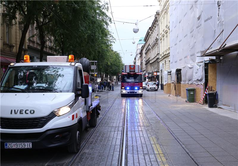 Urušavanje fasade u Jurišićevoj ulici