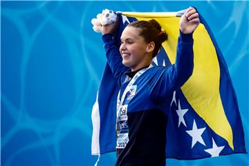 Thousands welcome BiH teenage European swimming champion in her hometown